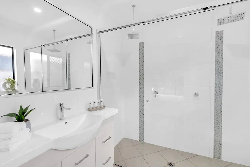 Apartment Lagoon Palms - By The Beach Pool Luxury Trinity Beach Australia