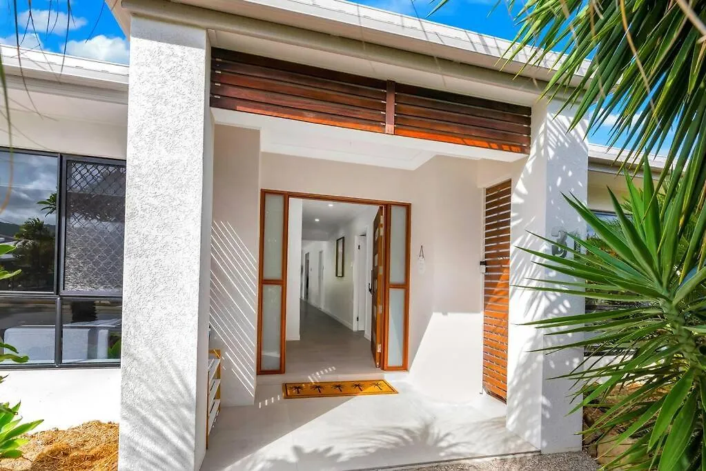 Lagoon Palms - By The Beach Pool Luxury Trinity Beach