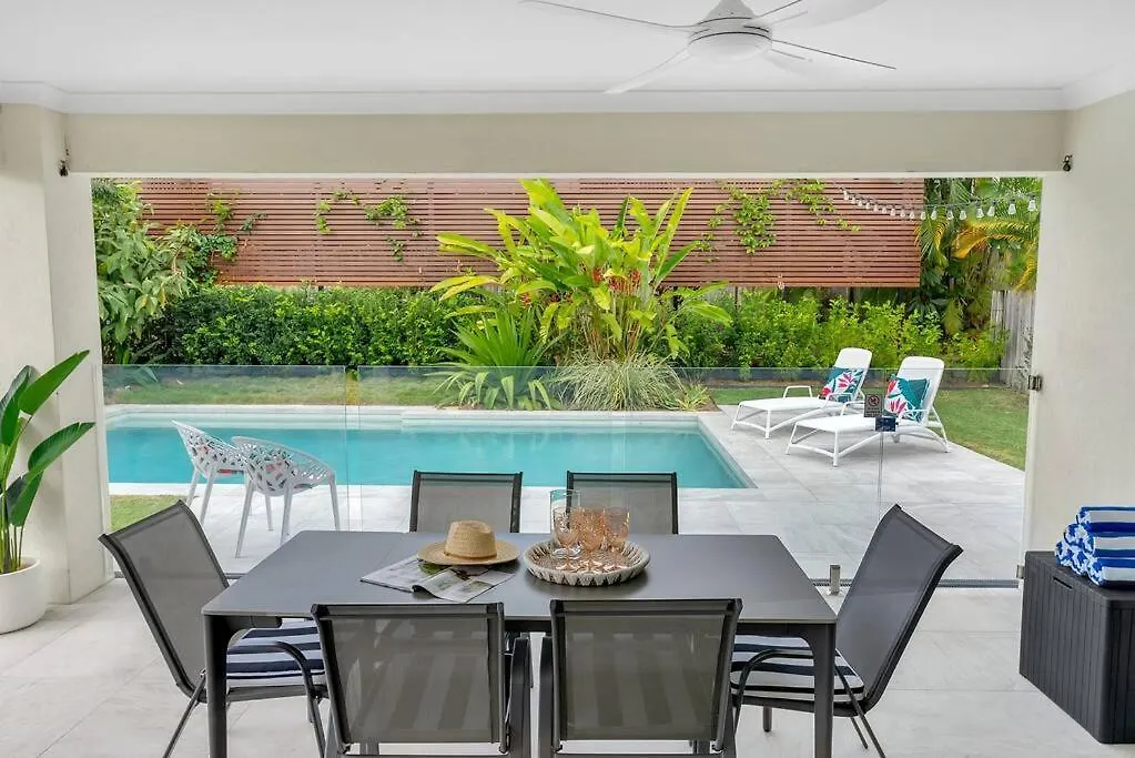 Lagoon Palms - By The Beach Pool Luxury Trinity Beach Australia