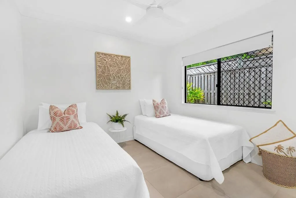 Lagoon Palms - By The Beach Pool Luxury Trinity Beach