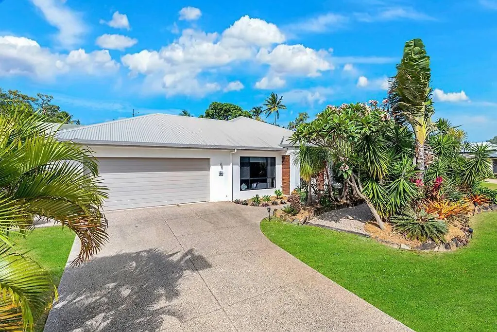 Lagoon Palms - By The Beach Pool Luxury Trinity Beach 0*,  Australia