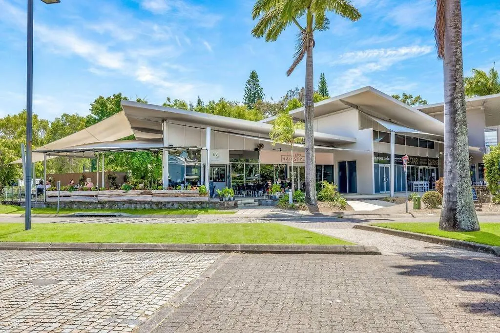 Lagoon Palms - By The Beach Pool Luxury Trinity Beach Apartment